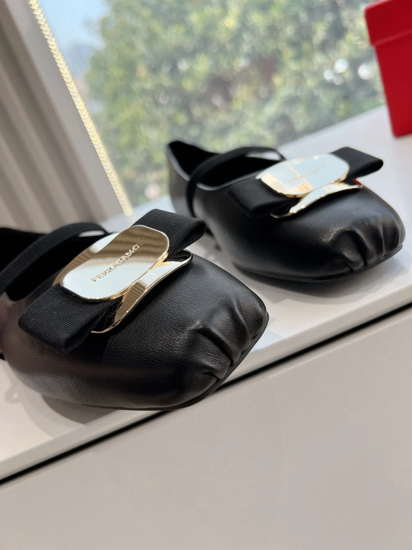 👟👟Ex-factory price 520👟👟 Women's Shoes Women's Clothing The original version is a one-to-one replica of the top-notch FERRAGAMO Ferragamo women's new version of Vara nameplate ballet flats, which are indeed more stunning on the feet ~ bow-tie, flat shoes that combine beauty and beauty, are very versatile, and will not tire your feet when worn. It is definitely a pair that is worth buying! Fabric: Imported sheepskin Lining: sheepskin Code number: 35-39 (40/41 customization is non-returnable and non-exchangeable)